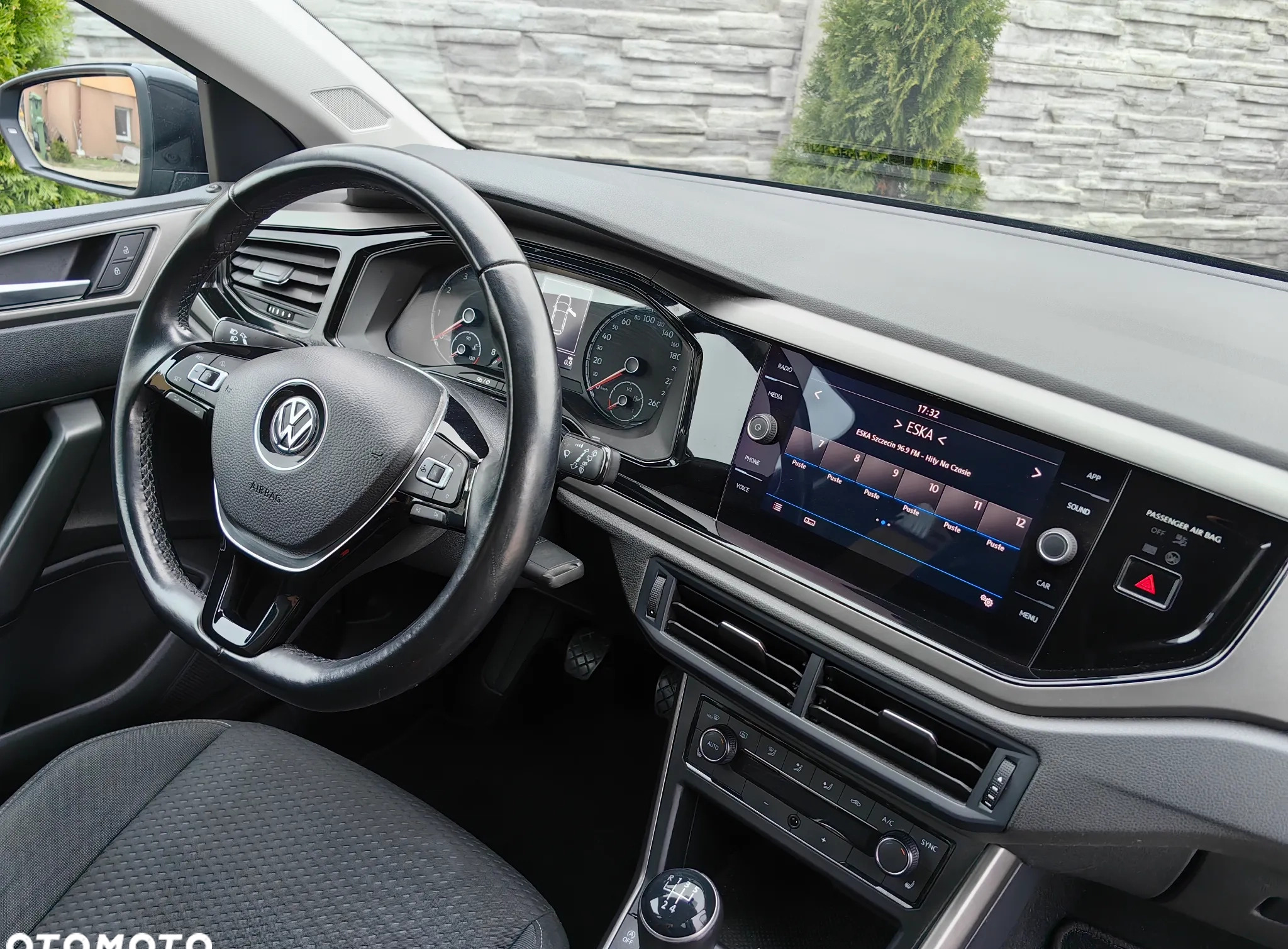 Volkswagen Polo cena 32900 przebieg: 112000, rok produkcji 2018 z Dąbrowa Górnicza małe 742